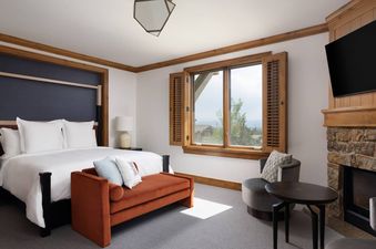 Four Season Specialty Suite
