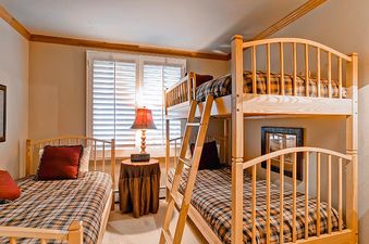 EastWestResorts -HW203 Bunkroom