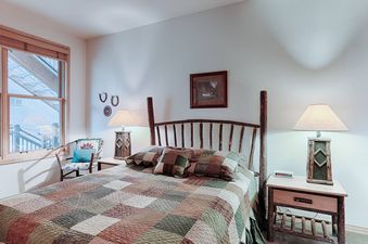 Corral 208W