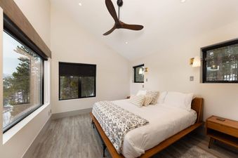 12 Peerless Retreat