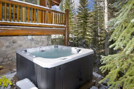 Private Outdoor Hot Tub