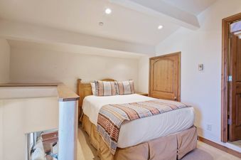 Lodge at Lionshead 340