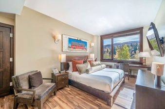 11 Hayden Lodge 2202