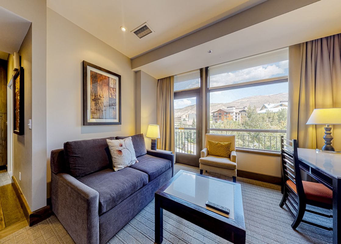 01 Riverfront Escape 320