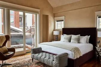 04 Slopeside Residence C302