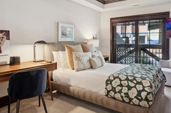 16 Chalet Crevasse