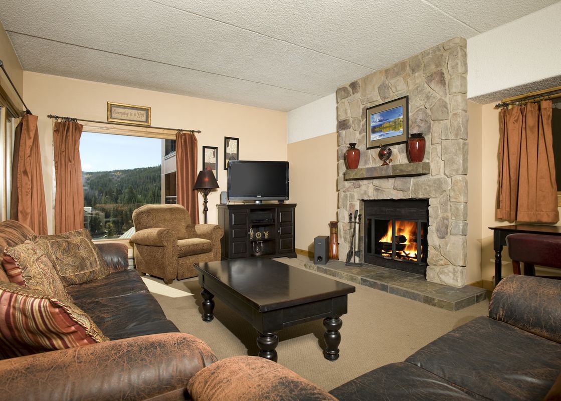 Breck vab 1br living2