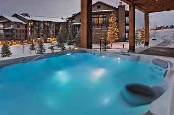 05 Private Hot Tub