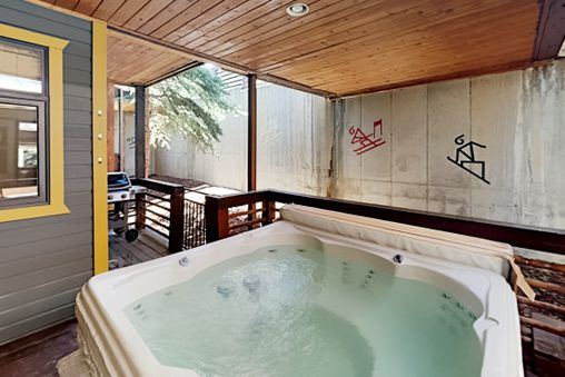 Private Outdoor Hot Tub