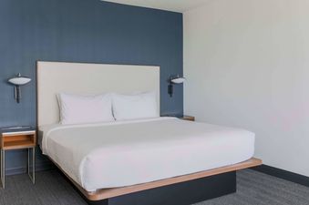 Courtyard Denver Golden Red Rocks Larger Guest Room