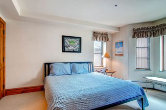 07-market-square-102-bedroom-a1