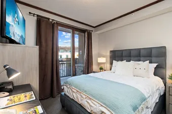 10 Slopeside Centric 202 Bedroom