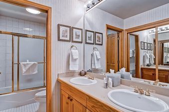 EastWestResorts -HW203 Bathroom