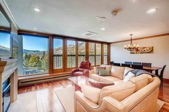 Vail-Spa-11-315-Living 1