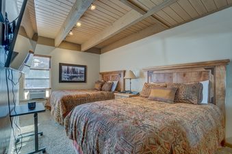 11 Lake Tahoe Living 637