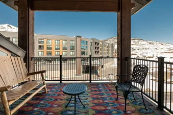 25 Silverado Lodge 411B