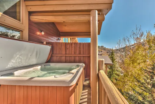 Private Outdoor Hot Tub