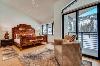 Golden-Peak-Penthouse-28