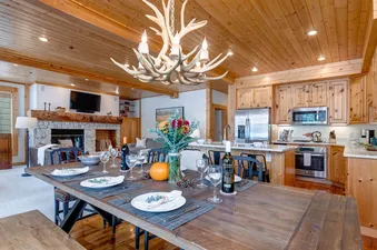 06 Dining Area