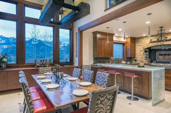 14 San Sophia Manor
