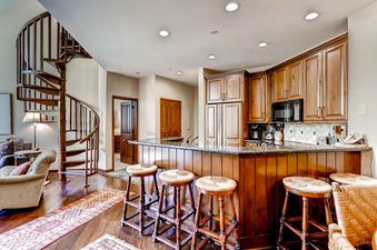 12-Highlands-Westview-305-Kitchen-7