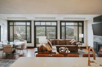 03 Summit Penthouse 1008