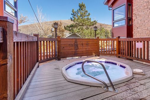 Outdoor Community Hot Tub