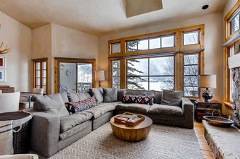 24-Meadows-Court-Beaver-Creek-large-005-7-Living-Room-1500x1000-72dpi