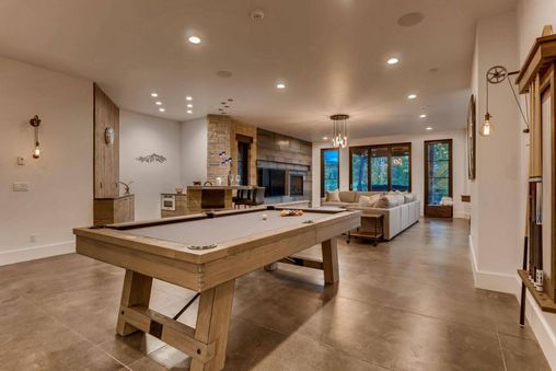 Games Room with Pool Table
