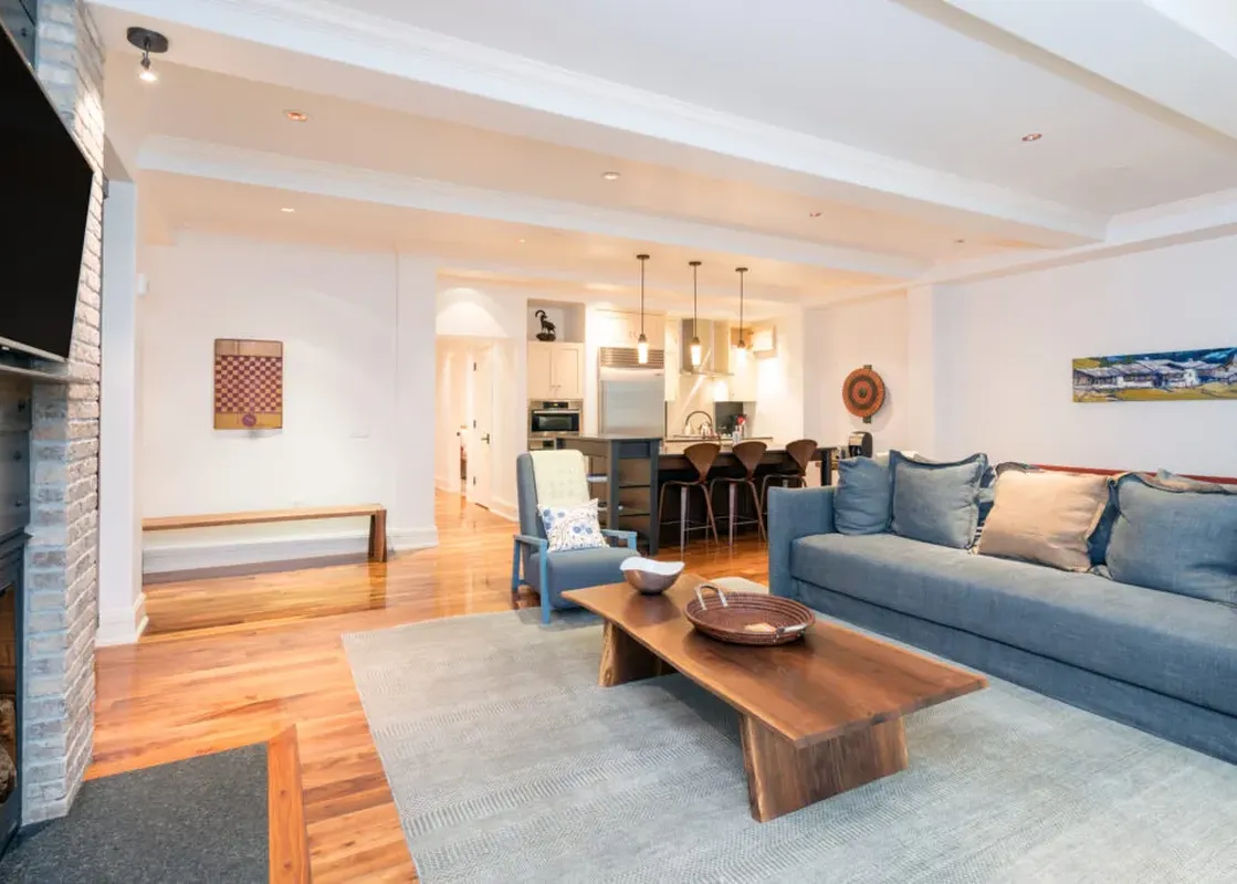 01 Slopeside Residence W103