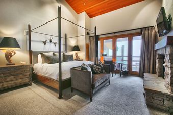 Stein Eriksen Lodge Premium Luxury Three Bedroom Suite with Two Hot Tubs
