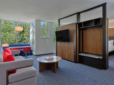 Aspen Junior King Suite Accessible