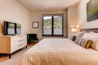 07 Bedroom
