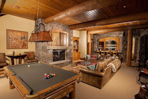 Games Room with Pool Table