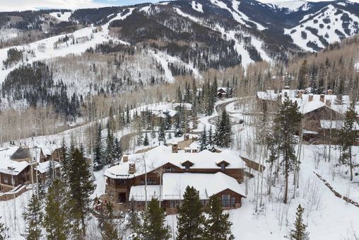 Unparalleled ski-in/ski-out access to the Strawberry Park Lift