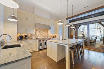 02 616 Forest Road West