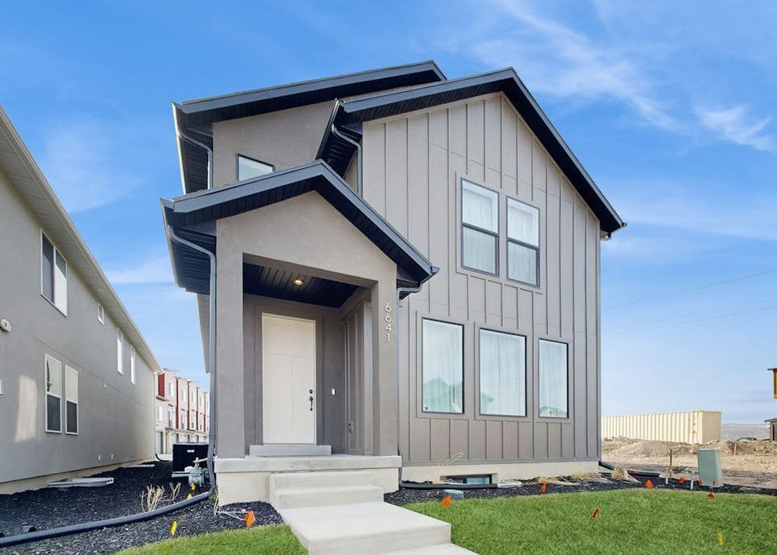 Exterior view of the front entrance of Silver Creek Retreat.