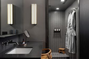 Mollie Aspen Smuggler King's luxurious bathroom featuring modern fixtures.