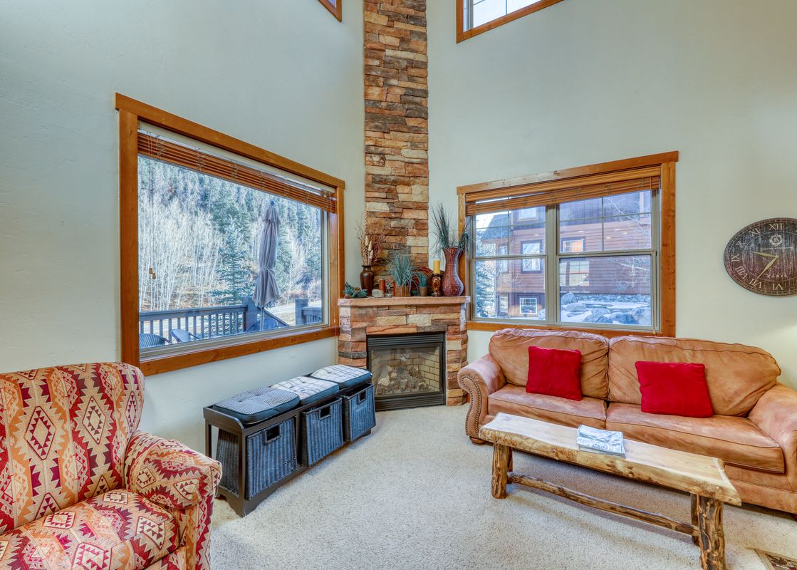 01 Vista Point Home Living Room 2