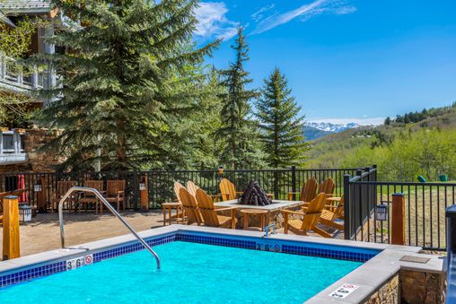 Outdoor Community Hot Tubs