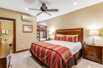 Lion Square Lodge East 313A