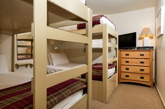 08 Bedroom