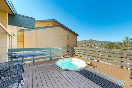 Hot tub (Shared)