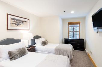 Bear Creek Lodge 105A