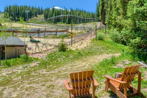 Ski-in/ski-out access to spectacular ski runs