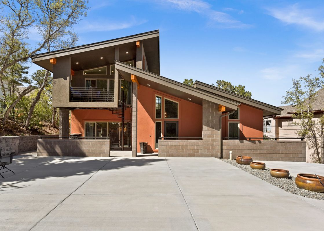 00 Cheyenne Mountain Luxury Get-Away