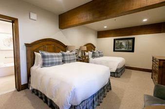 Stein Eriksen Lodge Deluxe Two Queen Room