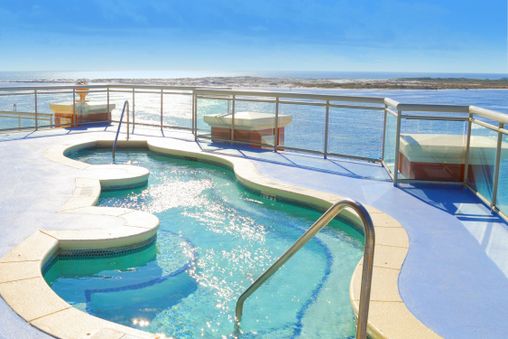 Outdoor Community Hot Tub