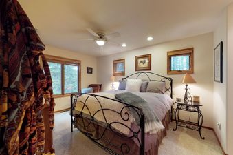 13 Beehive Lodge