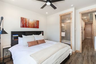 Cozy master bedroom with a king-size bed and en-suite bathroom at Arrow Stadthaus.